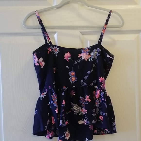 Floral Sleeveless Top - Picture 3 of 4